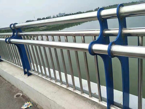 巴彦淖尔立柱安装效果